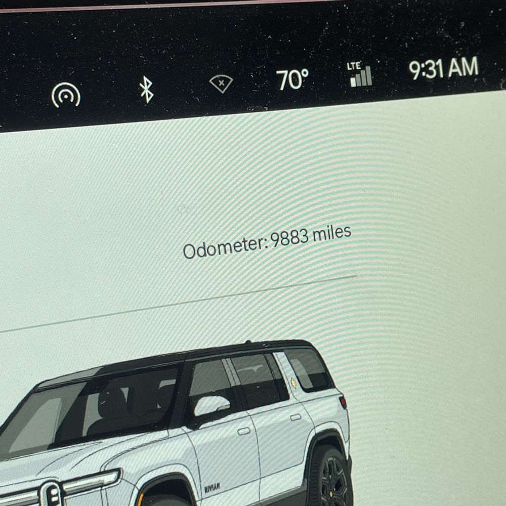 2025 Rivian R1S Adventure Dual-Motor