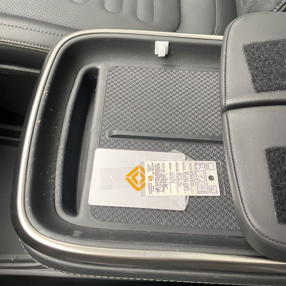 2025 Rivian R1S Adventure Dual-Motor