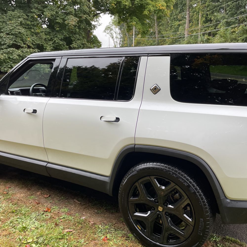 2025 Rivian R1S Adventure Dual-Motor