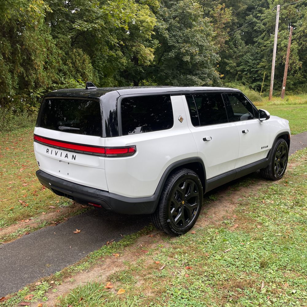 2025 Rivian R1S Adventure Dual-Motor