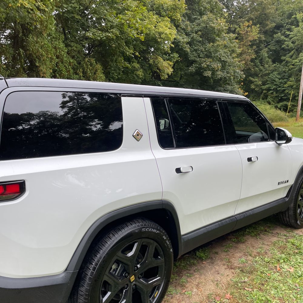 2025 Rivian R1S Adventure Dual-Motor