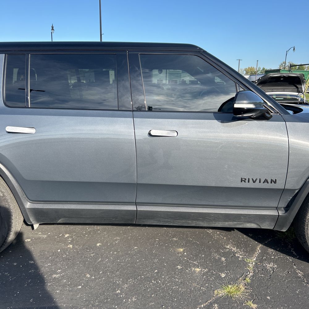 2024 Rivian R1S Adventure Dual-Motor