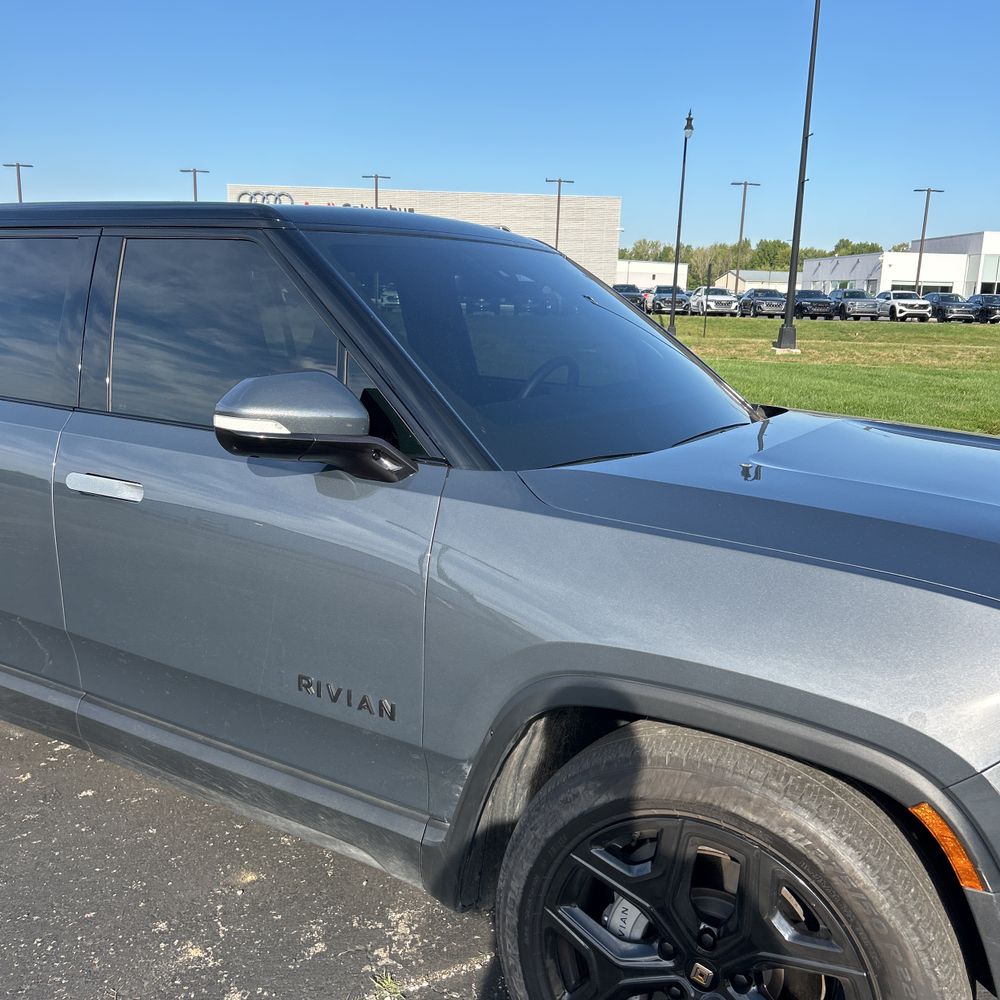 2024 Rivian R1S Adventure Dual-Motor