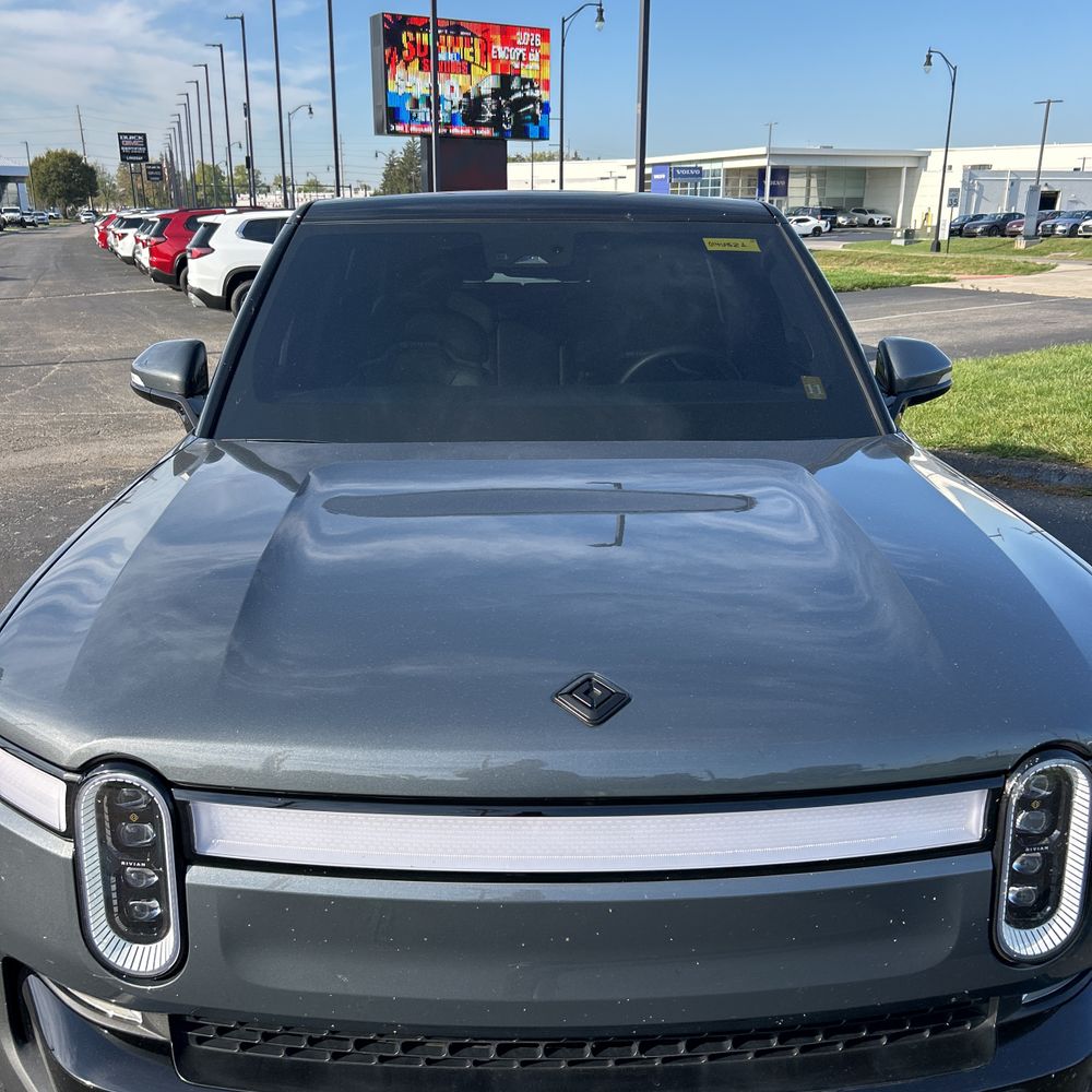2024 Rivian R1S Adventure Dual-Motor