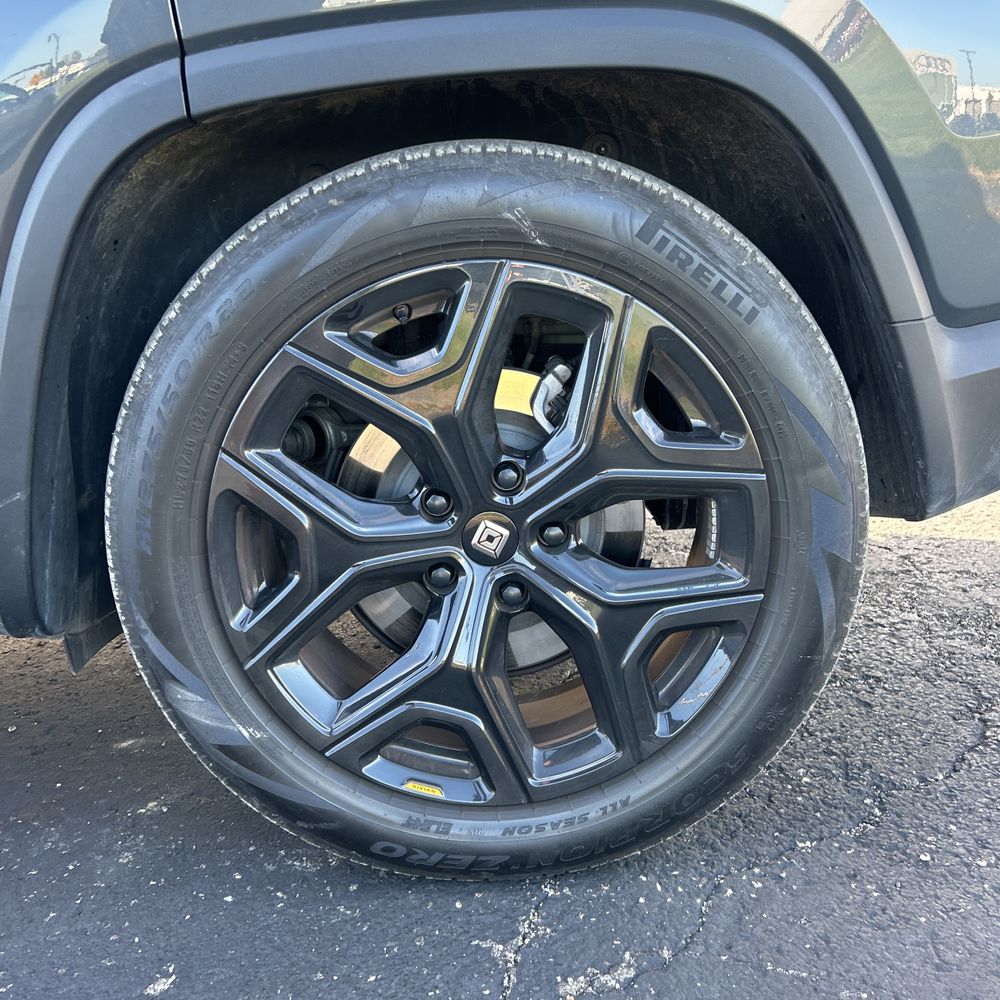 2024 Rivian R1S Adventure Dual-Motor