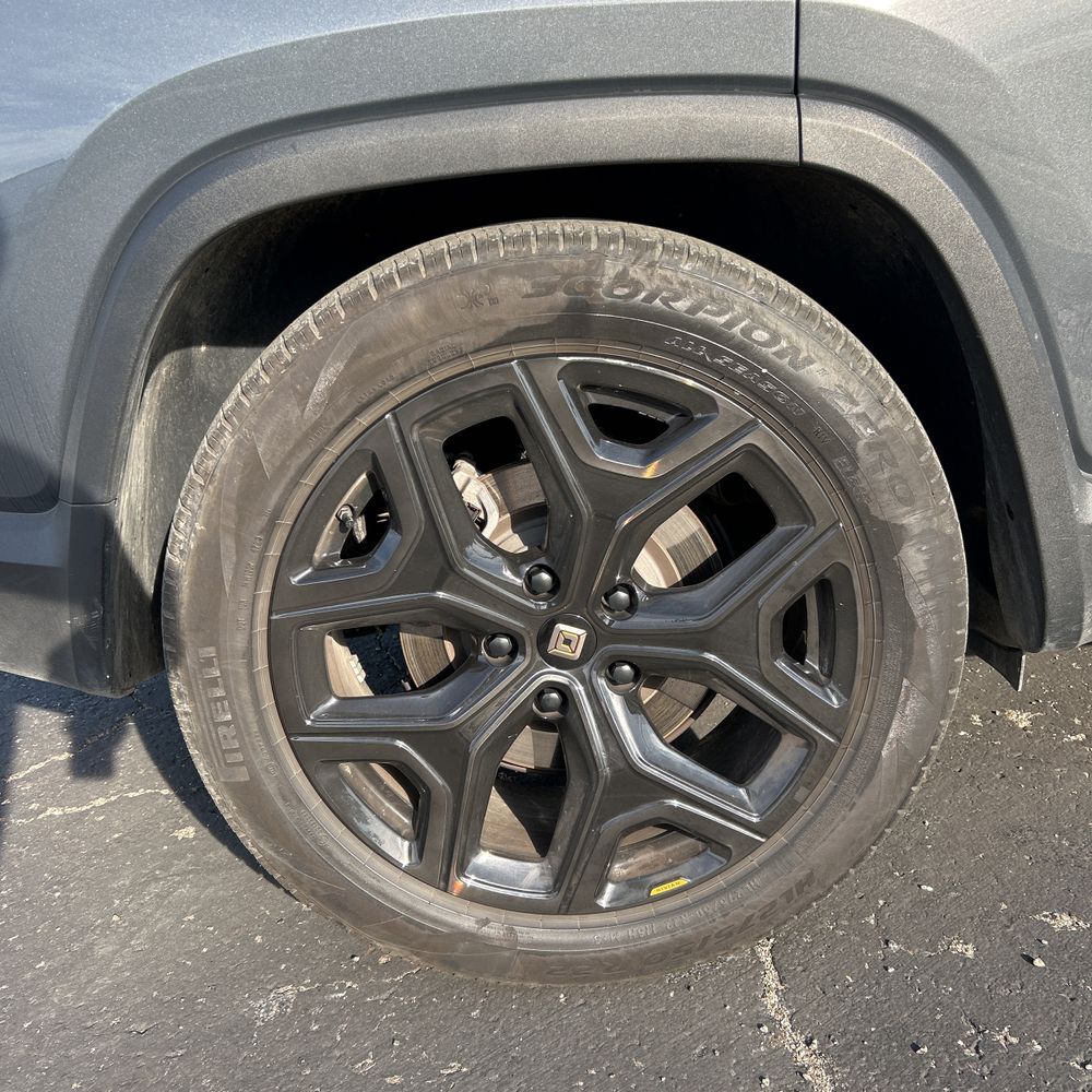 2024 Rivian R1S Adventure Dual-Motor
