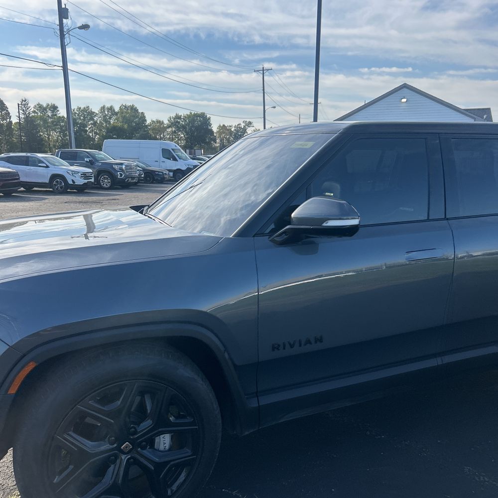 2024 Rivian R1S Adventure Dual-Motor
