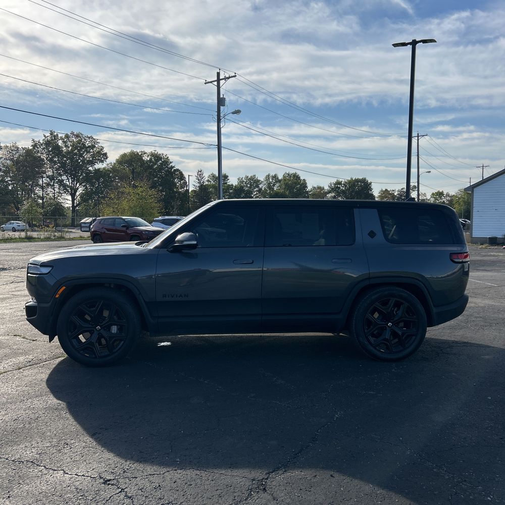 2024 Rivian R1S Adventure Dual-Motor