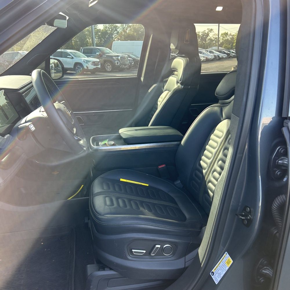2024 Rivian R1S Adventure Dual-Motor