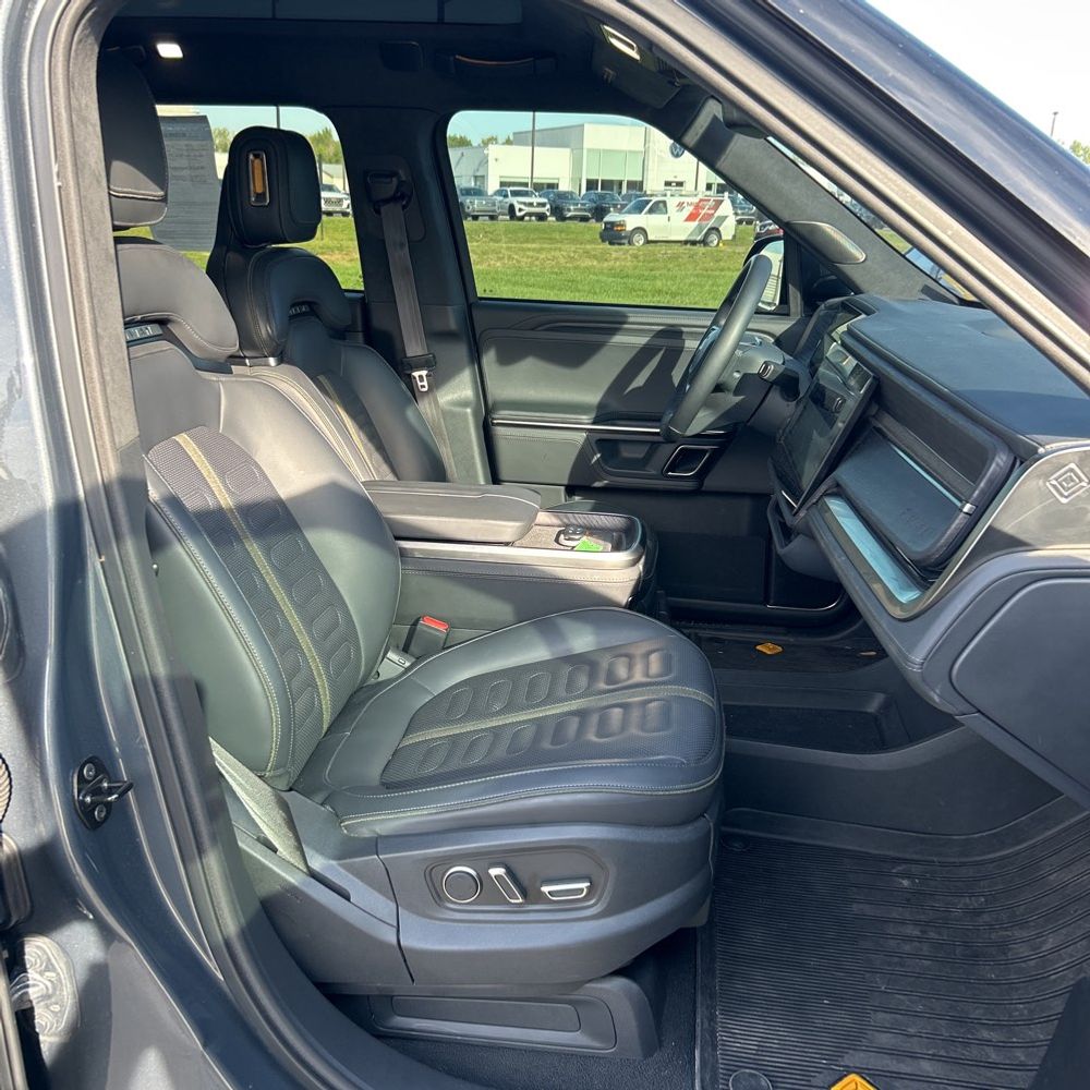 2024 Rivian R1S Adventure Dual-Motor