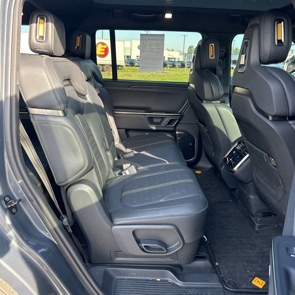 2024 Rivian R1S Adventure Dual-Motor