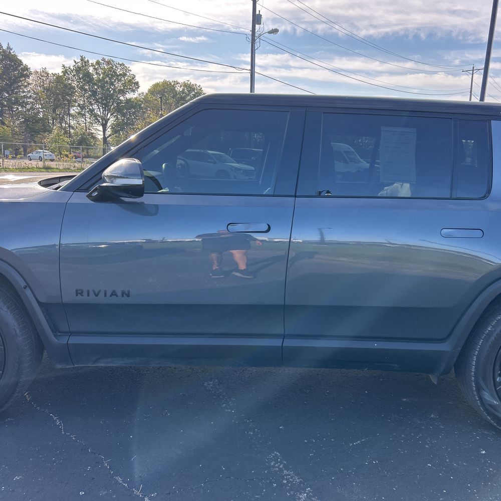 2024 Rivian R1S Adventure Dual-Motor