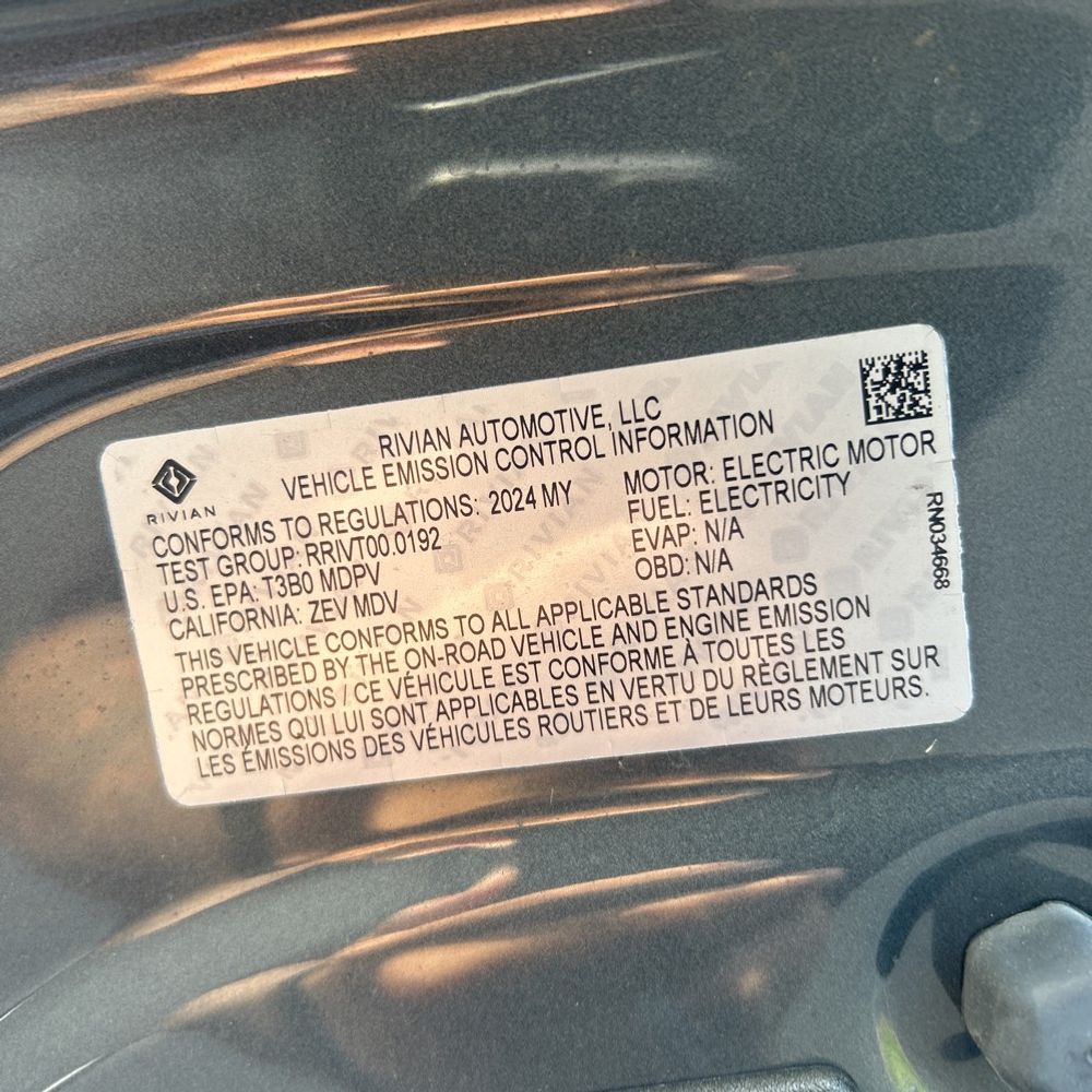 2024 Rivian R1S Adventure Dual-Motor