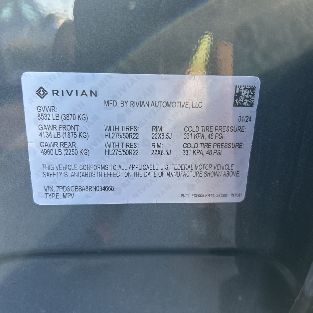 2024 Rivian R1S Adventure Dual-Motor