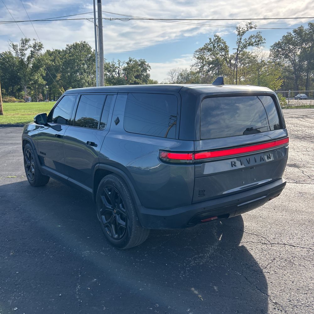 2024 Rivian R1S Adventure Dual-Motor