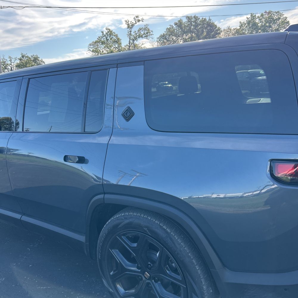 2024 Rivian R1S Adventure Dual-Motor
