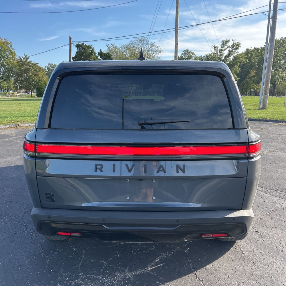 2024 Rivian R1S Adventure Dual-Motor