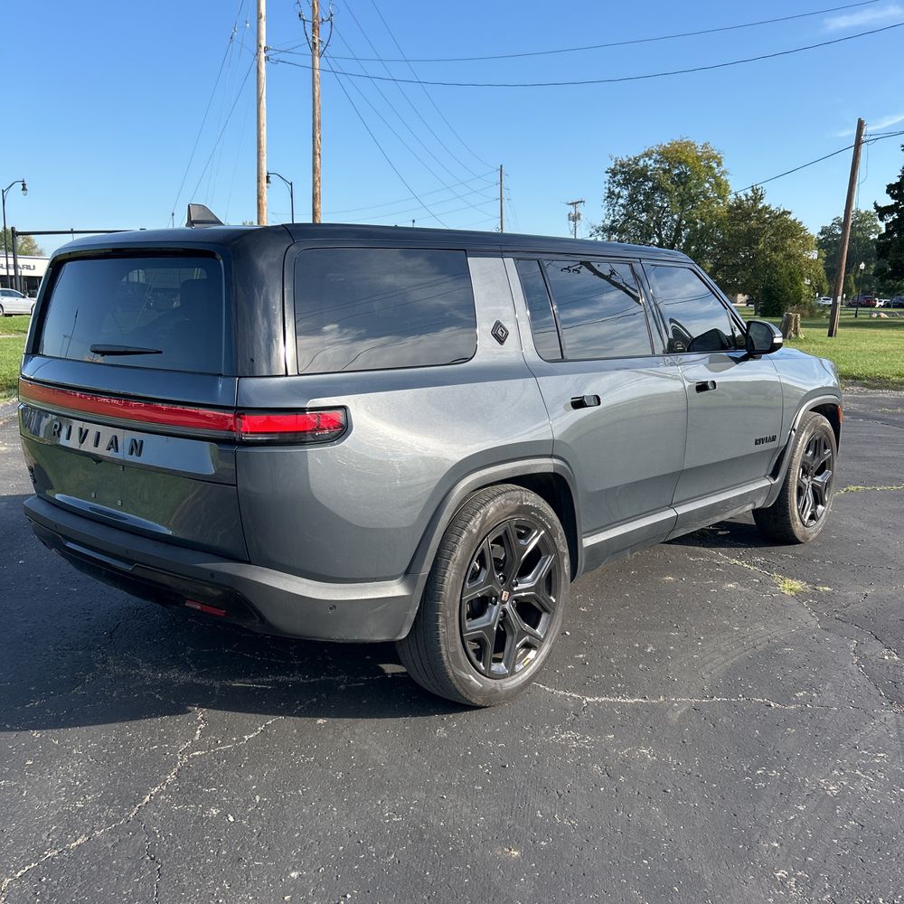 2024 Rivian R1S Adventure Dual-Motor