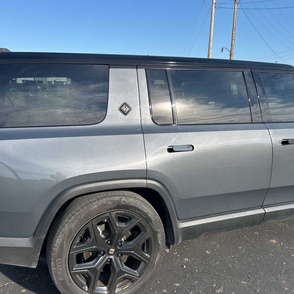 2024 Rivian R1S Adventure Dual-Motor