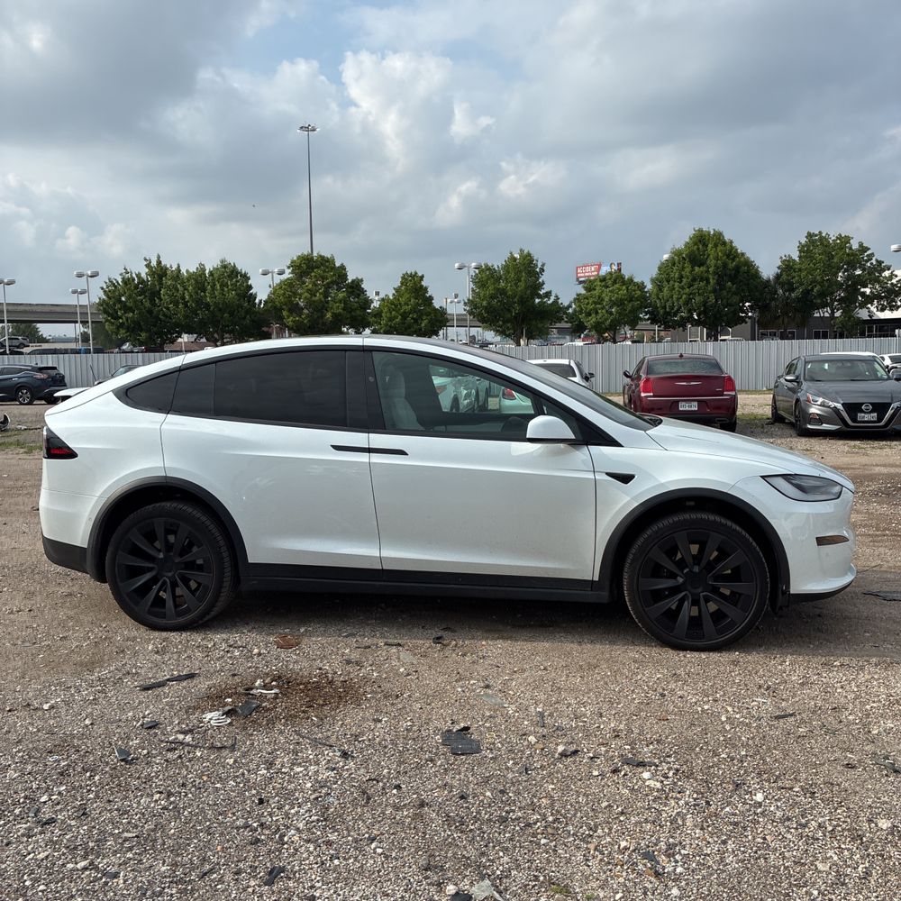 2022 Tesla Model X Base