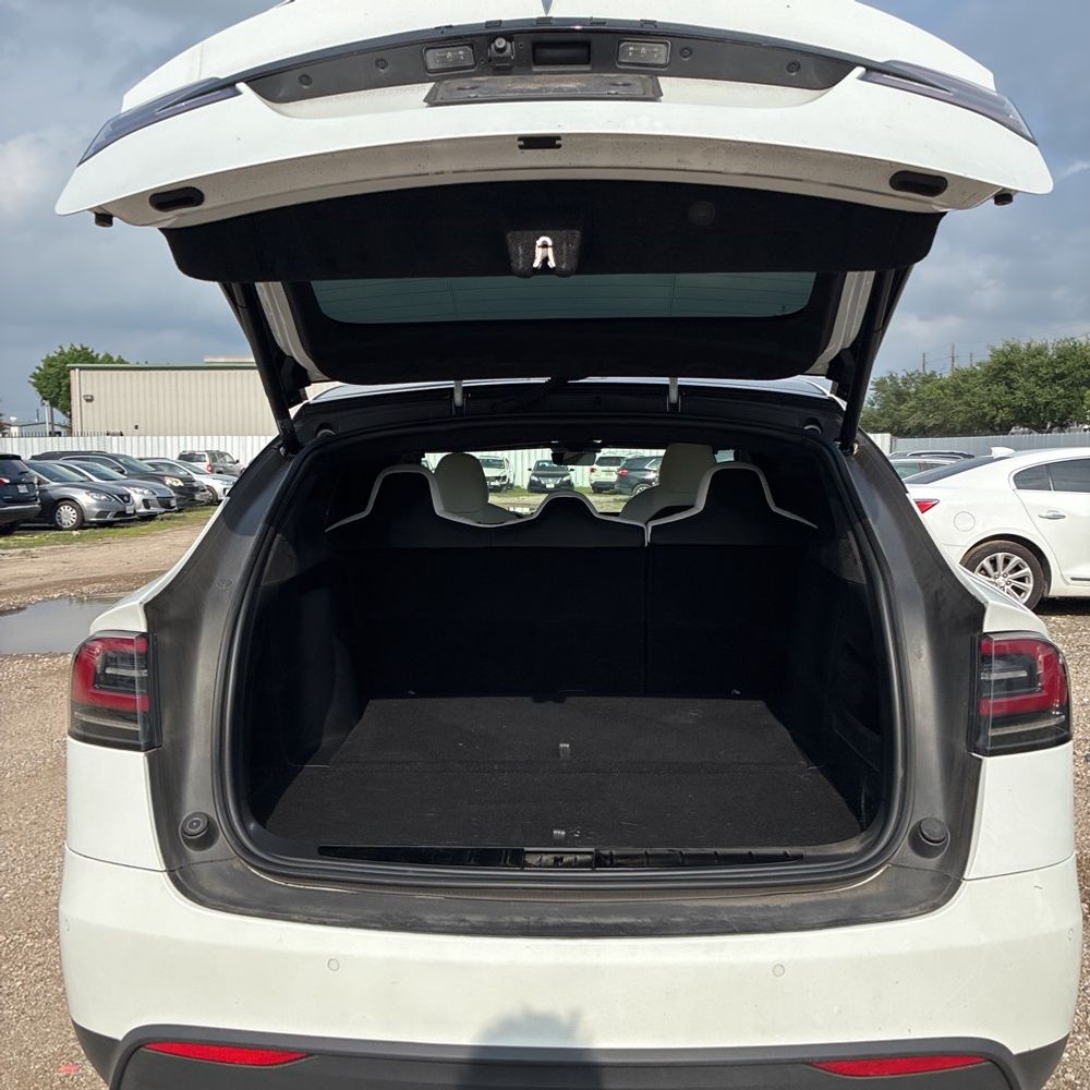 2022 Tesla Model X Base