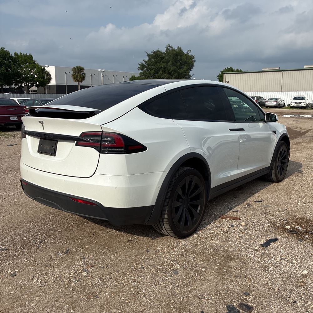 2022 Tesla Model X Base