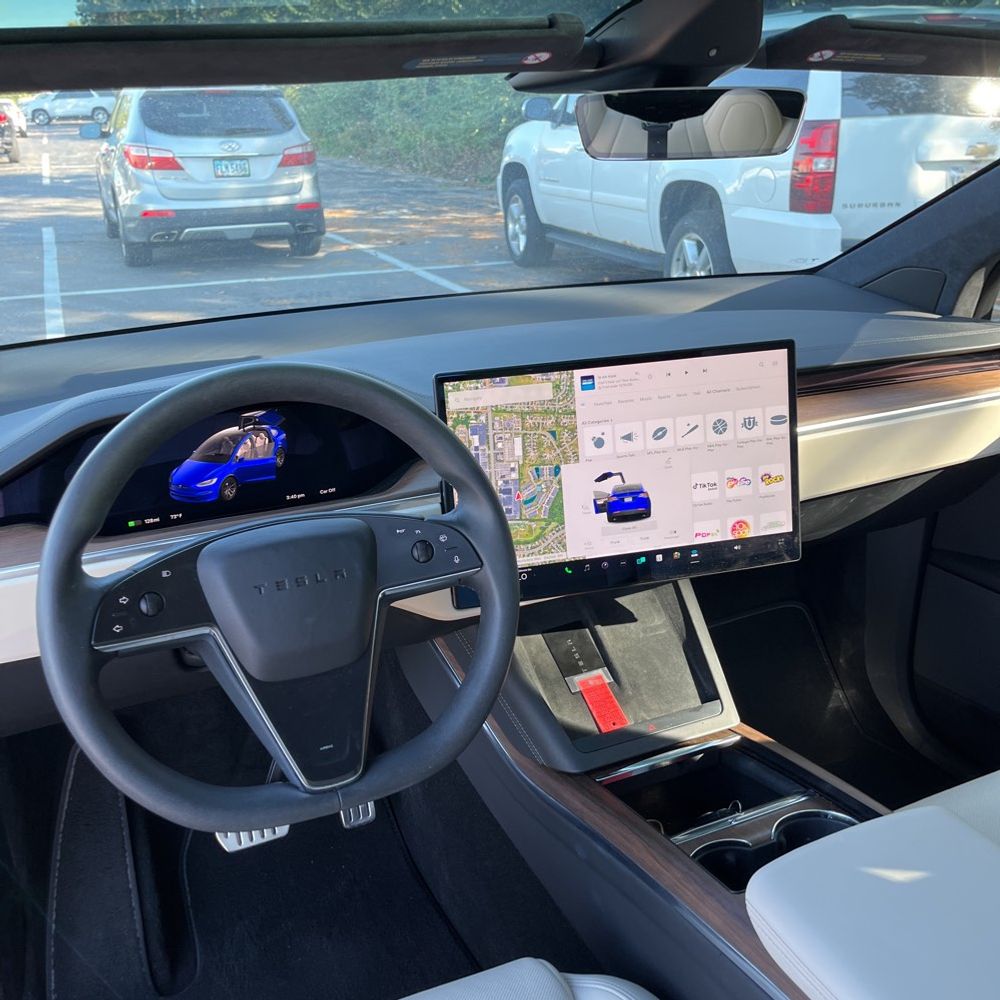 2022 Tesla Model X Standard Range