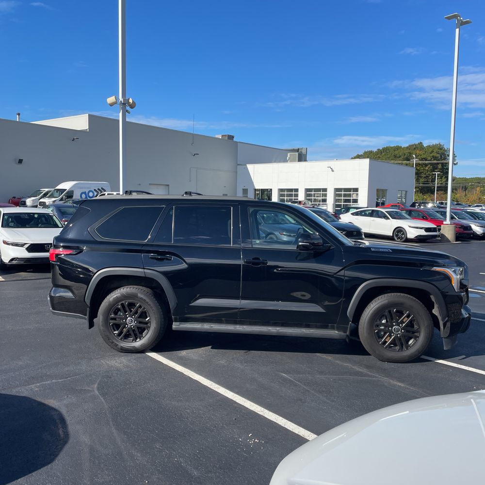 2023 Toyota Sequoia SR5