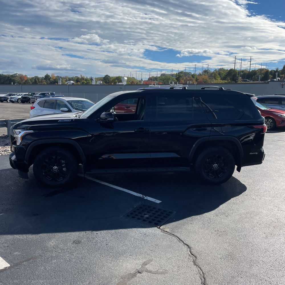 2023 Toyota Sequoia SR5