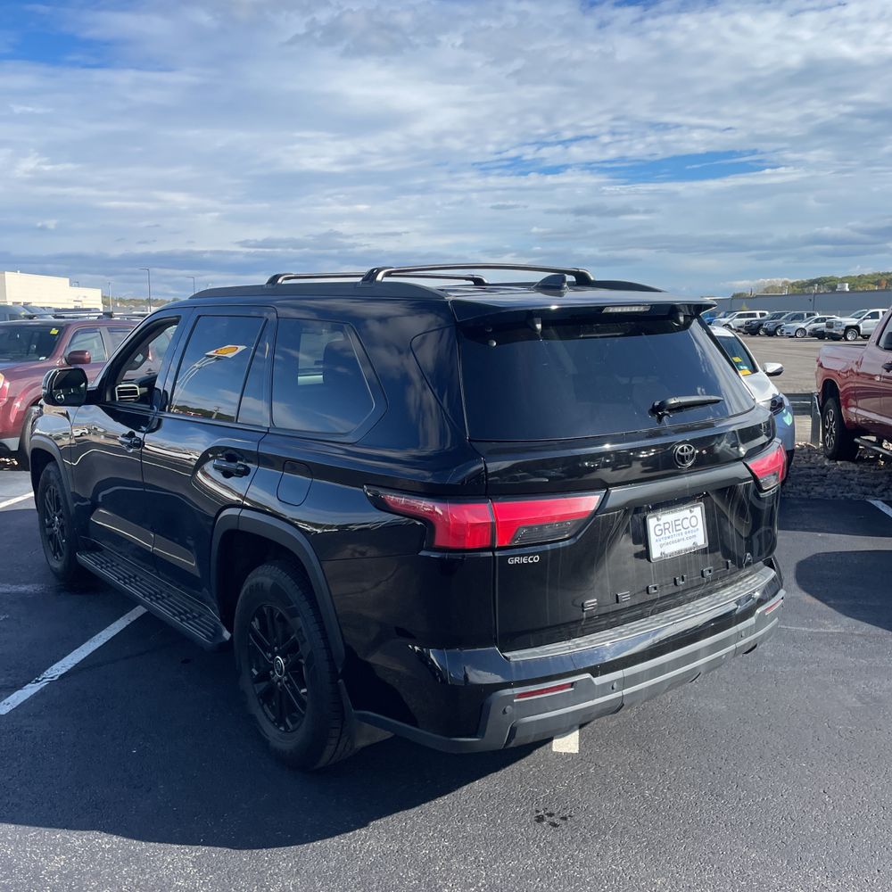 2023 Toyota Sequoia SR5