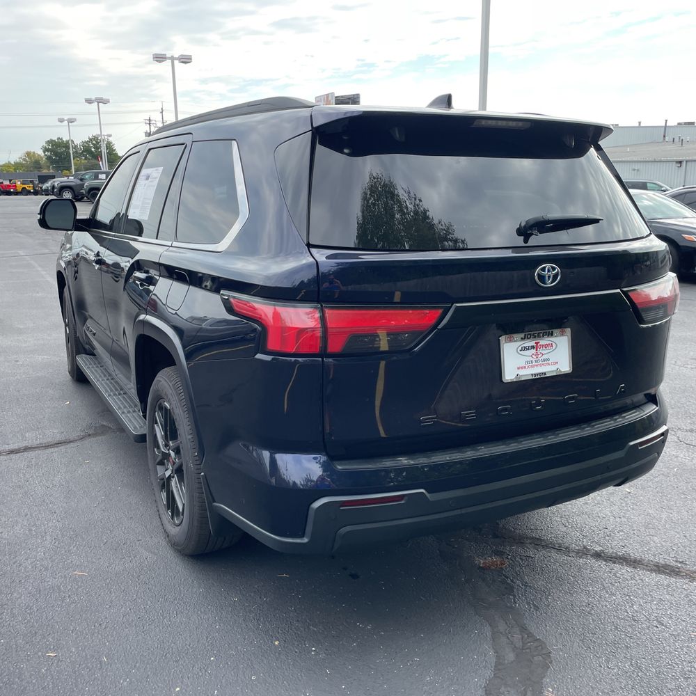 2023 Toyota Sequoia SR5