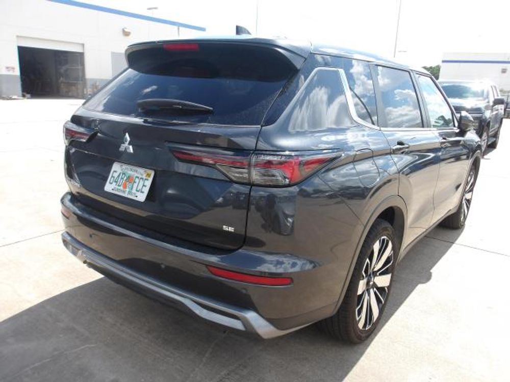 2025 Mitsubishi Outlander SE