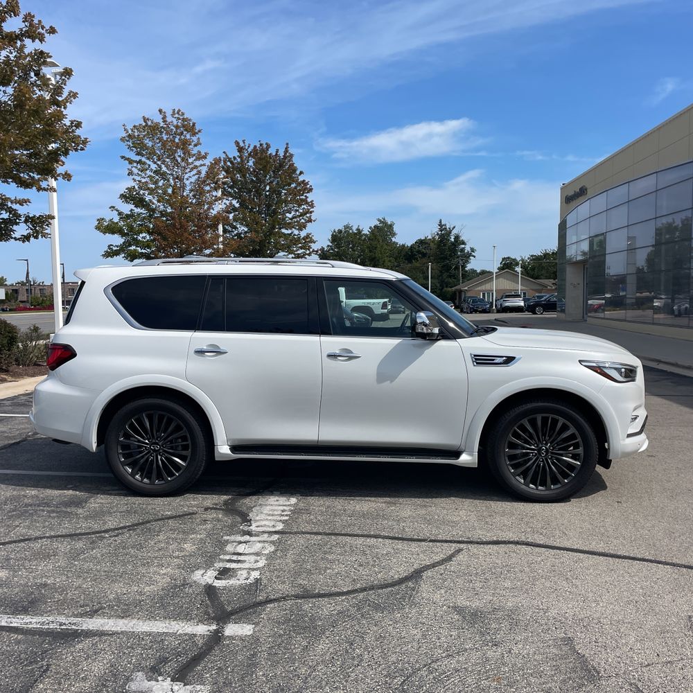 2024 INFINITI QX80 Premium Select