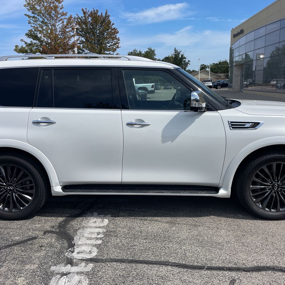 2024 INFINITI QX80 Premium Select