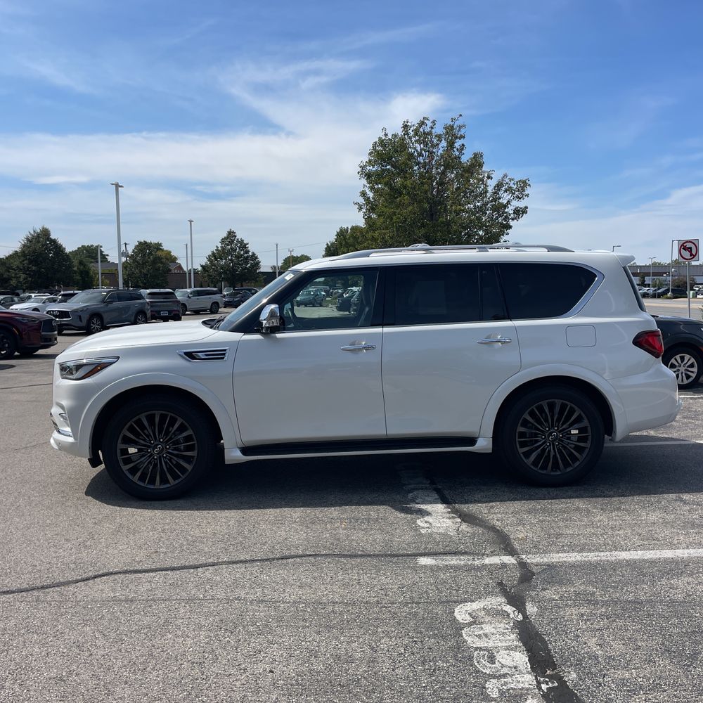 2024 INFINITI QX80 Premium Select
