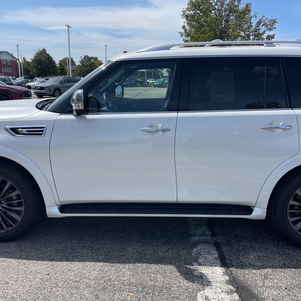 2024 INFINITI QX80 Premium Select