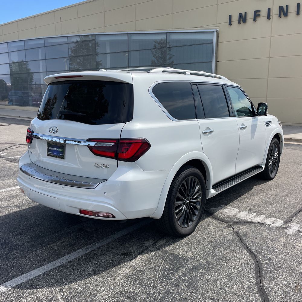 2024 INFINITI QX80 Premium Select
