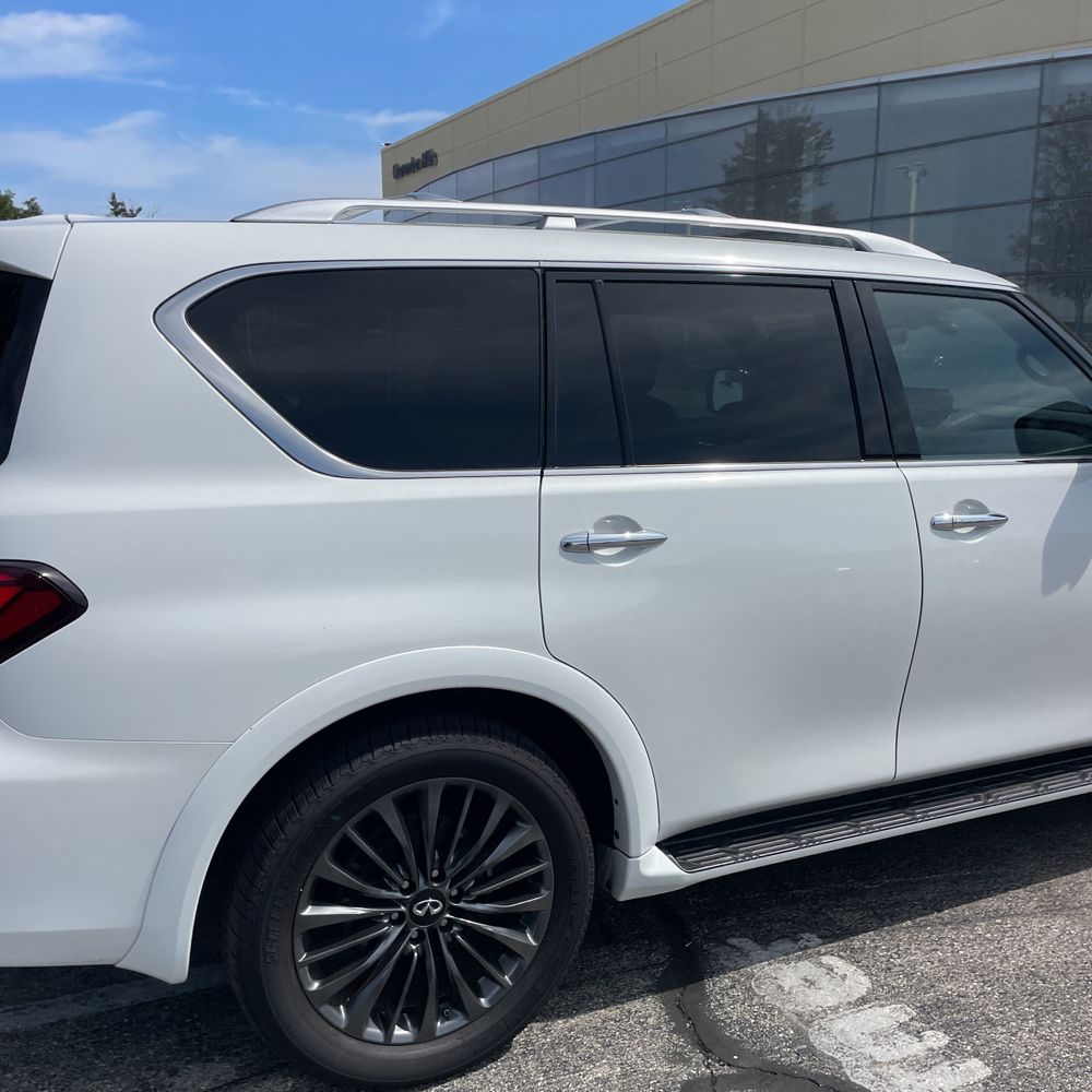2024 INFINITI QX80 Premium Select