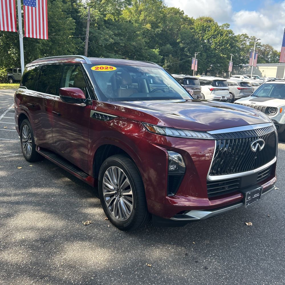 2025 INFINITI QX80 Luxe
