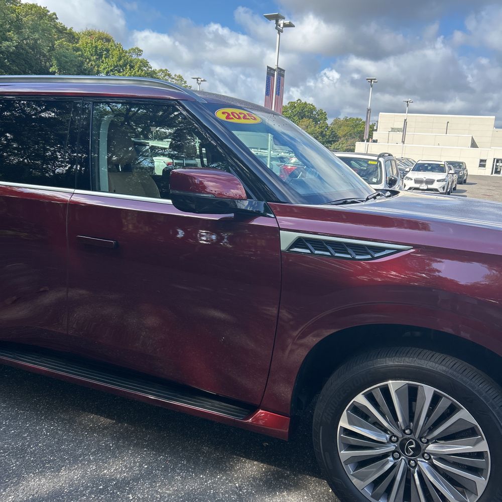 2025 INFINITI QX80 Luxe
