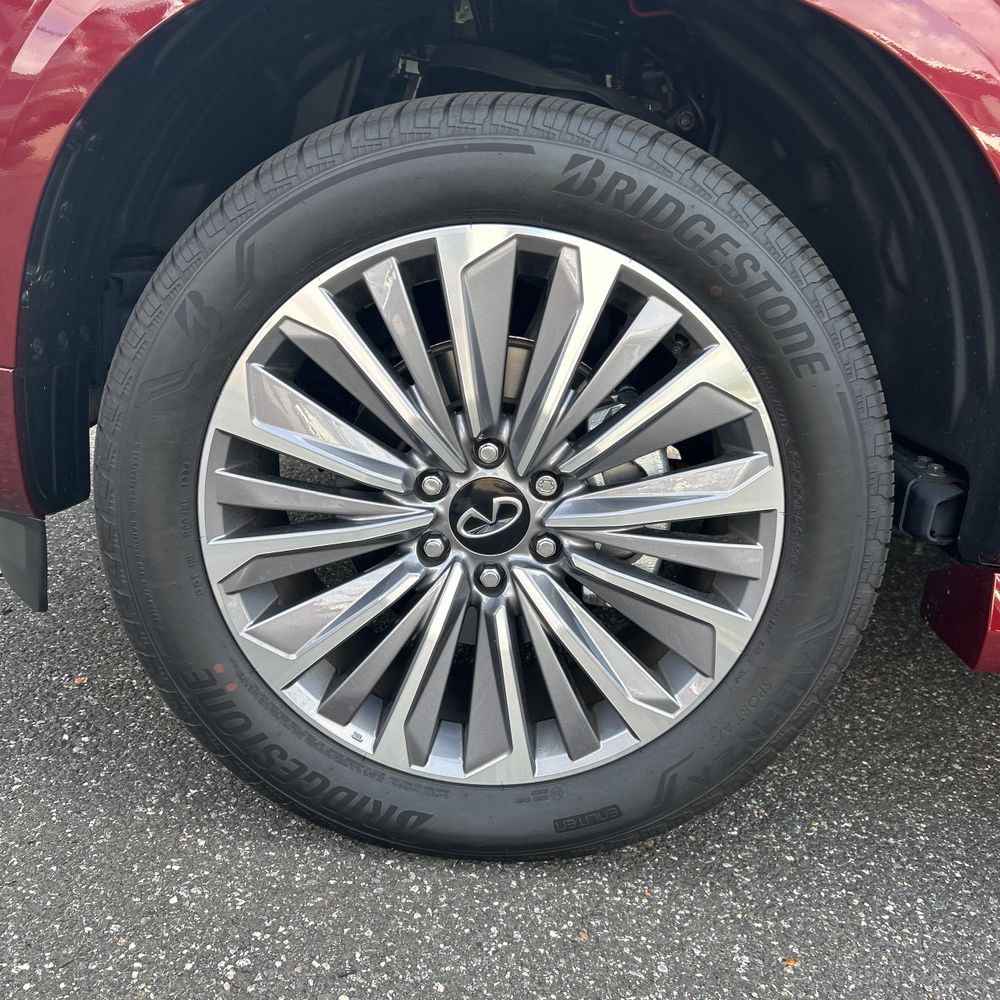 2025 INFINITI QX80 Luxe