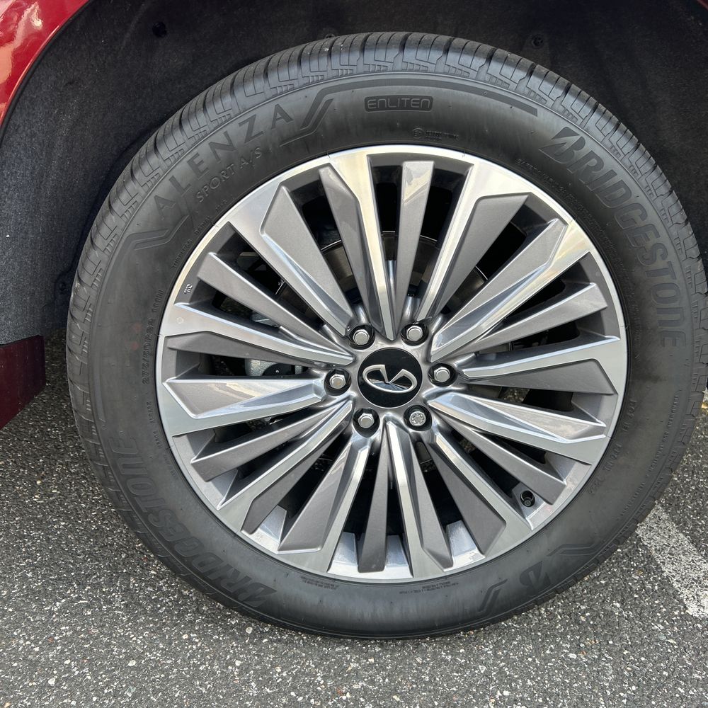 2025 INFINITI QX80 Luxe