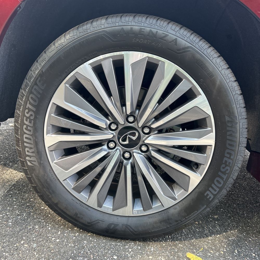 2025 INFINITI QX80 Luxe