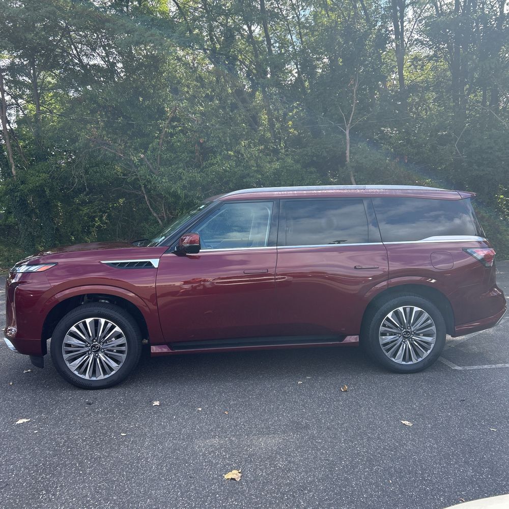 2025 INFINITI QX80 Luxe