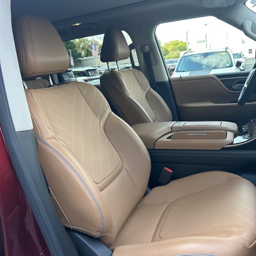 2025 INFINITI QX80 Luxe