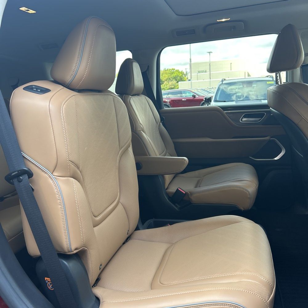 2025 INFINITI QX80 Luxe