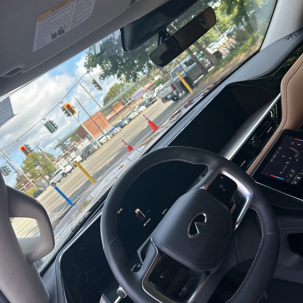 2025 INFINITI QX80 Luxe