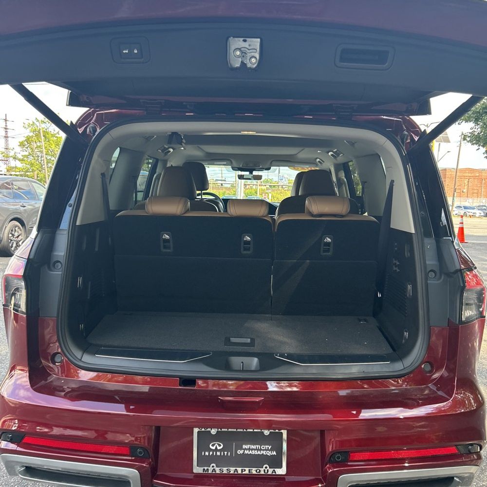 2025 INFINITI QX80 Luxe