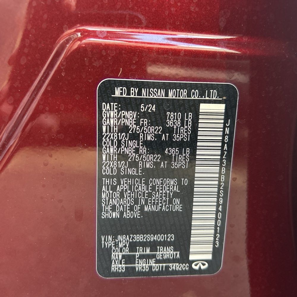 2025 INFINITI QX80 Luxe