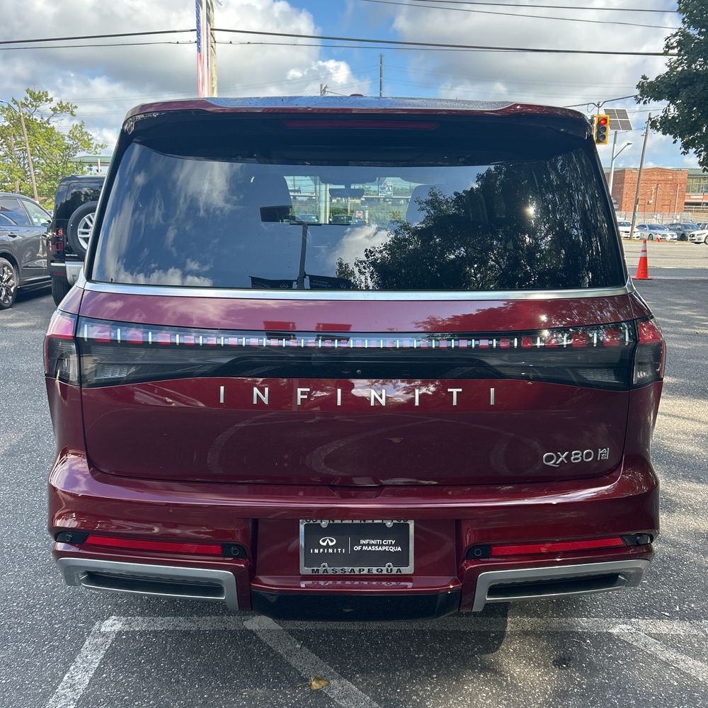 2025 INFINITI QX80 Luxe